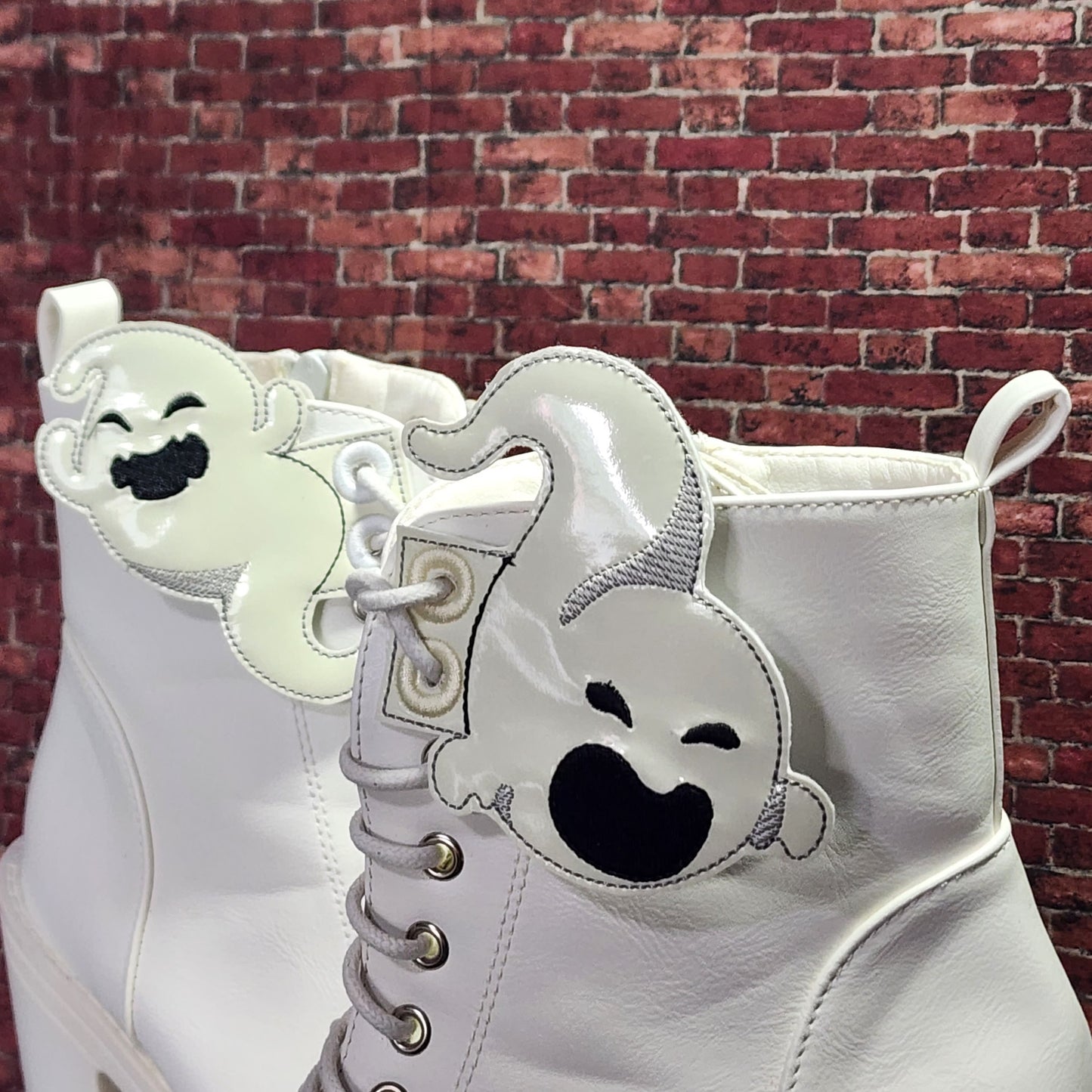 Ghosts - Shoe wings